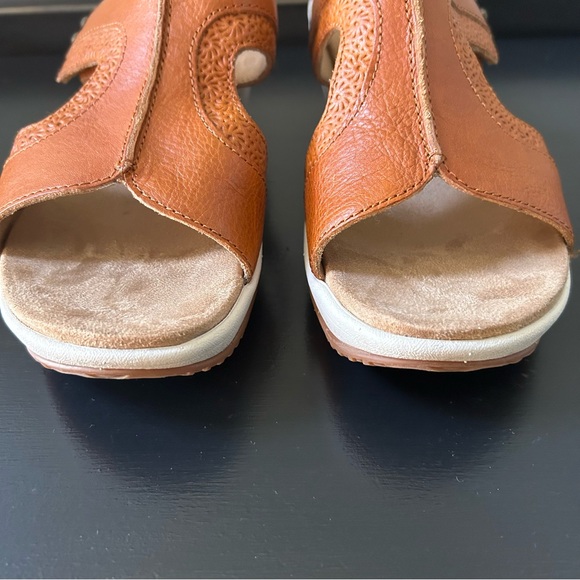 NWOB Halsa Footwear Cassandra Wedge Sandal In Dark Mango, Size 7M - Picture 3 of 12